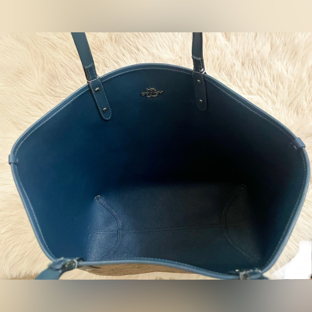 Coach Signature Canvas City Tote Bag - Reversible - Picture 4 of 5